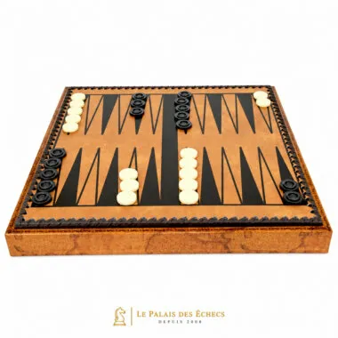 Plateau de backgammon en similicuir avec pions noirs et crème disposés