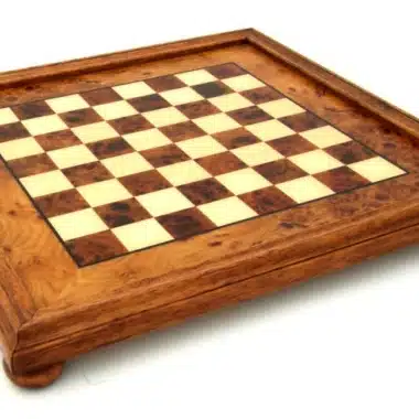 Jeu d'Echecs Grand Oriental - Échiquier en Bois de Bruyère et Bois d'Orme & Jeu d'Echecs en Laiton Massif et Bois – Image 8