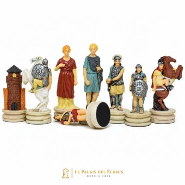 Pièces d'échecs romaines et grecques détaillées, soldats, reine et tour sur socles ivoire