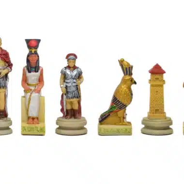 Jeu d'Echecs Romains VS Égyptiens en Résine & Échiquier en Similicuir avec Compartiment de Rangement – Image 4
