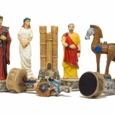 Jeu d'Echecs en Résine Mythologie Grecque : La Bataille de Troie et Échiquier en Similicuir Doré et Bleu – Image 3