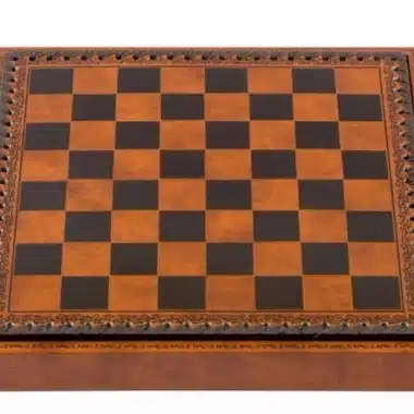Jeu d'Echecs Médiéval - Échiquier Jeu de Dames & Backgammon en Similicuir Marron / Noir avec Compatiment de Rangement & Jeu d'Echecs en Métal – Image 6