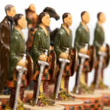 Jeu d'Echecs Guerre d'Indépendance de l'Ecosse en Résine & Échiquier en Similicuir – Image 4