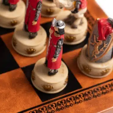 Jeu d'Echecs Guerre d'Indépendance de l'Ecosse en Résine & Échiquier en Similicuir – Image 5
