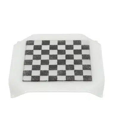 Petit Échiquier en Verre Blanc et Noir & Jeu d'Échecs en Métal Plaqué Or / Argent – Image 11
