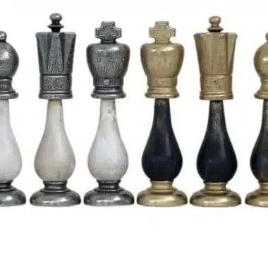 Grand Jeu d'Echecs en Bois et Métal Noir et Blanc & Échiquier en Marbre et Bois Laqué avec Rangement – Image 3