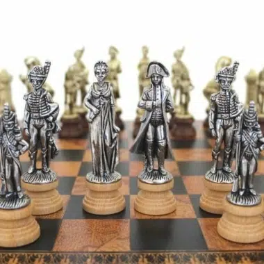 Jeu d'Echecs Napoléon en Bois et Métal et  Échiquier en Similicuir Carte de l'Ancien Monde – Image 3