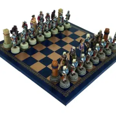 Jeu d'Echecs Guerres Arabo Byzantine en Résine et Échiquier en Similicuir Doré et Bleu