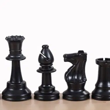 Echiquier Rouleau avec son Rangement, Pieces Echecs Plastiques et Pendule – Image 4