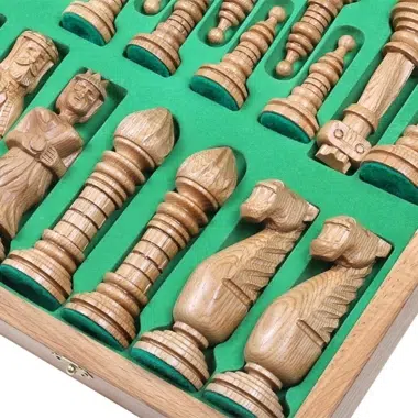 Grandes Figurines Echecs Sculptées et Echiquier Pliant en Bois avec Rangement – Image 5