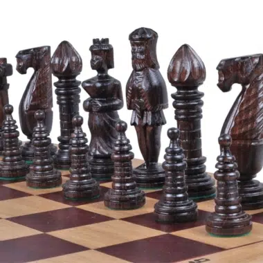 Grandes Figurines Echecs Sculptées et Echiquier Pliant en Bois avec Rangement – Image 3