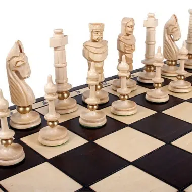 Grandes Pieces Echecs Sculptées en Bois et Echiquier Pliant en Bois avec Rangement – Image 4