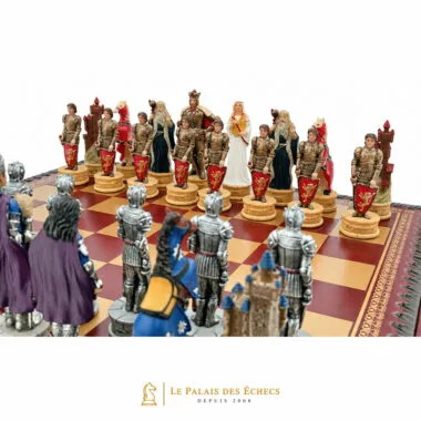 Pièces d'échecs Roi Arthur en gros plan avec roi, dame et chevaliers armés