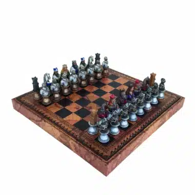 Ensemble Buste Médiéval IV, échiquier déployé avec pièces en résine peintes à la main