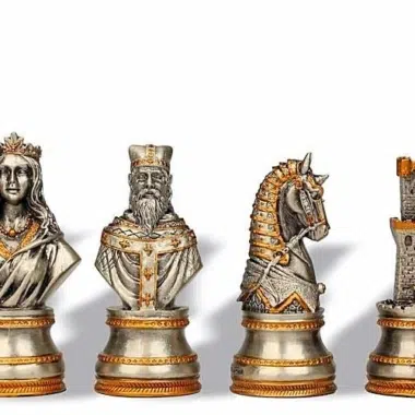 Jeu d'Echecs Medieval et Echiquier en Bois de Noyer et d'Erable avec Compartiment de Rangement – Image 7