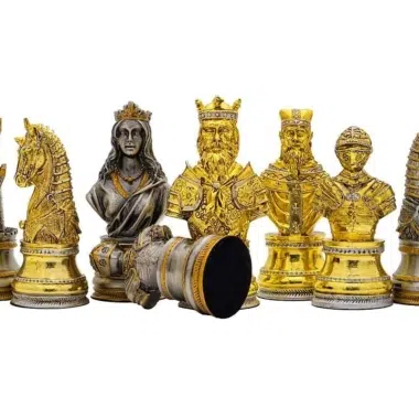 Jeu d'Echecs Medieval et Echiquier en Bois de Noyer et d'Erable avec Compartiment de Rangement – Image 4