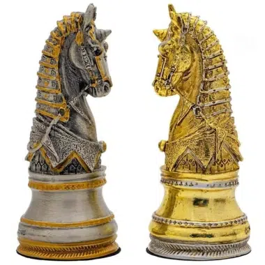 Jeu d'Echecs Medieval et Echiquier en Bois de Noyer et d'Erable avec Compartiment de Rangement – Image 9