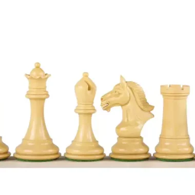 Pièces d'échecs Staunton en buis clair, dame, fou, cavalier et tour alignés