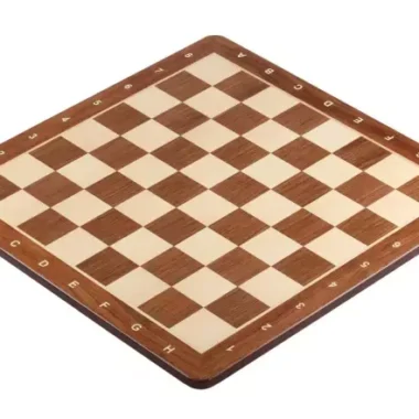 Échiquier alphanumérique en bois d'acacia et buis, vue d'ensemble en diagonale
