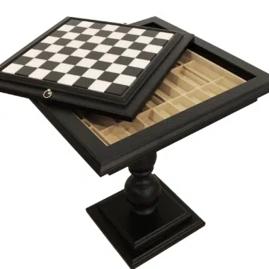 Ensemble Jeu d'Échecs en Laiton Plaqué Or et Argent et Table d'Échecs en Bois et Marbre Noir et Blanc – Image 6