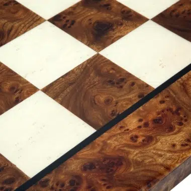 Ensemble Jeu d'Échecs Russes VS Mongols et Échiquier en Bois d'Orme et Bruyere Laqué – Image 8