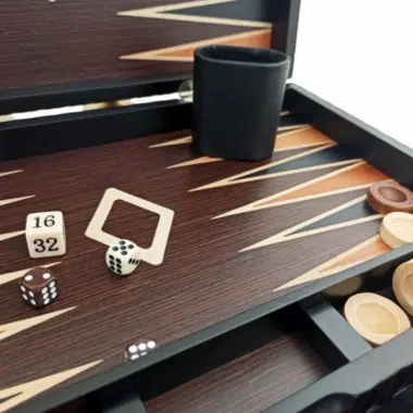 Ensemble de Backgammon Sculpté en Bois – Image 3