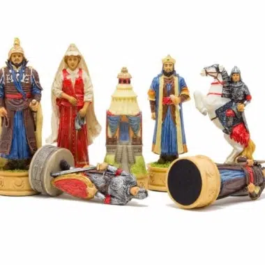 Ensemble Jeu d'Échecs Russes VS Mongols et Échiquier en Bois d'Orme et Bruyere Laqué – Image 3