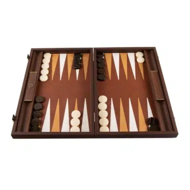 Backgammon en cuir véritable marron ouvert, pions en nacre disposés