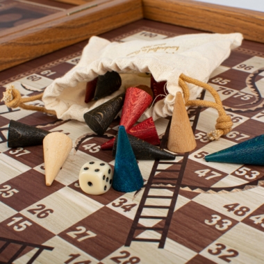 Jeu de Societe 4 en 1 en Bois - Jeu d Échecs, Backgammon, Ludo et Serpents et Échelles avec Rangement – Image 8