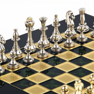 Petit Ensemble de jeu d'Echecs Staunton en Métal Argenté et Doré avec Echiquier sur Pied en Métal et Coffret de Rangement – Image 15