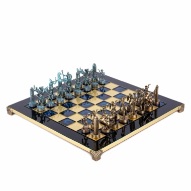 Ensemble d'échecs mythologie grecque sur échiquier noir et or à pieds ornés