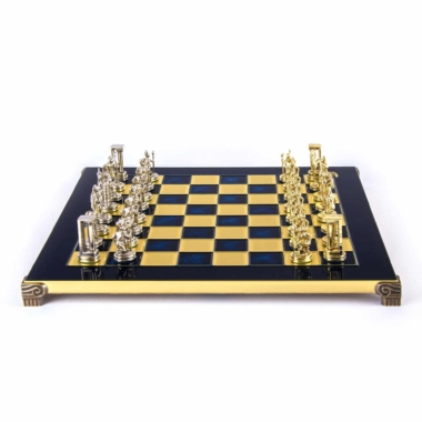 Jeu d'échecs Grec Guerrier Minoéen, vue d'ensemble sur échiquier bleu et or