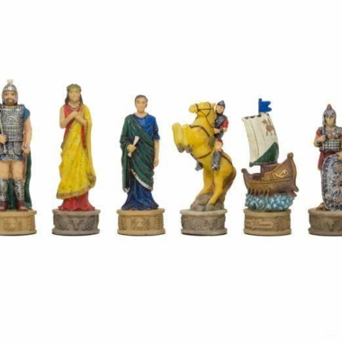 Pièces d'échecs sur le thème de la guerre de Troie, six figurines peintes alignées