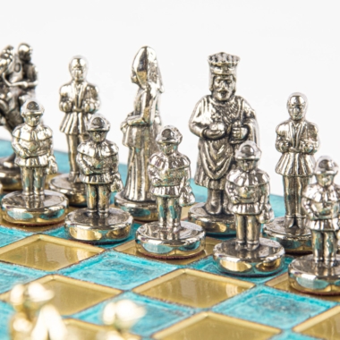 Petit Ensemble de Jeu d'Échecs Byzantin Pièces en Metal Or & Argent avec Échiquier en Metal et Coffret de Rangement – Image 6