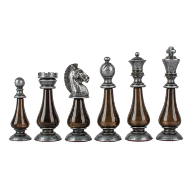 Pièces d'échecs en étain brun et argenté, finition patinée, alignées par taille