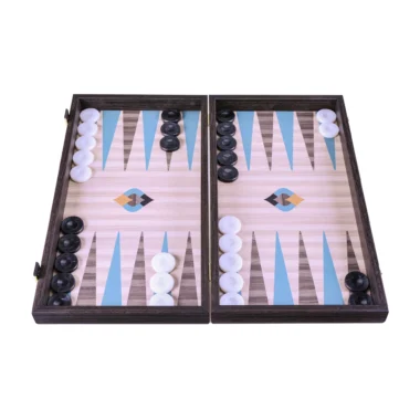 Ensemble de Backgammon Art Arabesque ouvert, vue d'ensemble du plateau de jeu