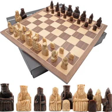 Ensemble Ile de Lewis complet avec échiquier, coffret et pièces détaillées