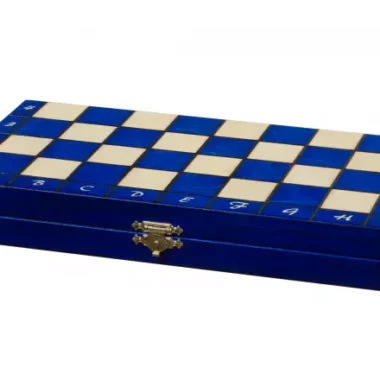 Coffret fermé en forme d'échiquier bleu et ivoire, fermoir doré visible