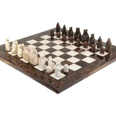Jeu d’Echecs Grand Format 60 cm – Pièces en Résine Reproduction Ile de Lewis